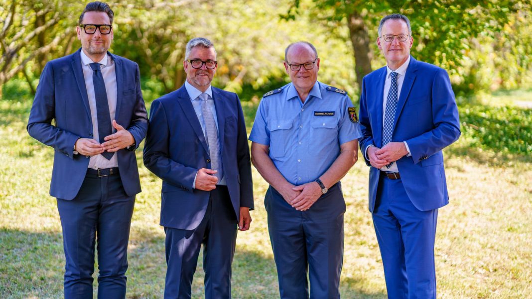 csm_225_-_PM_Polizeipraesident_Semmelrogge_in_den_Ruhestand_verabschiedet_0650af3206