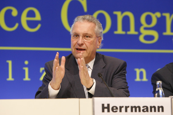 Herrmann_q_Dombrowsky