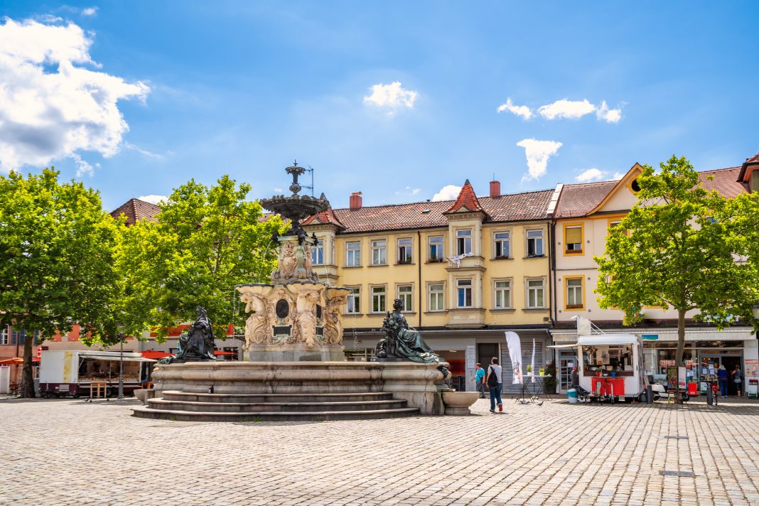 Schlossplatz, Erlangen, Bayern, Deutschland